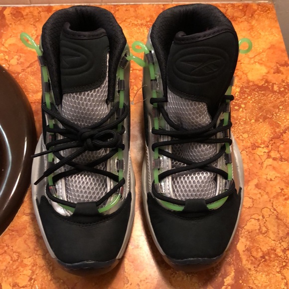 Reebok Question Mid Iverson x Illumination Minions - Picture 13 of 13